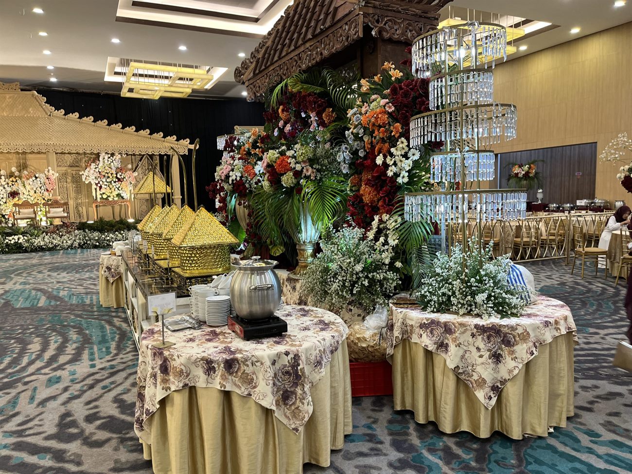 Buffet prasmanan di ballroom